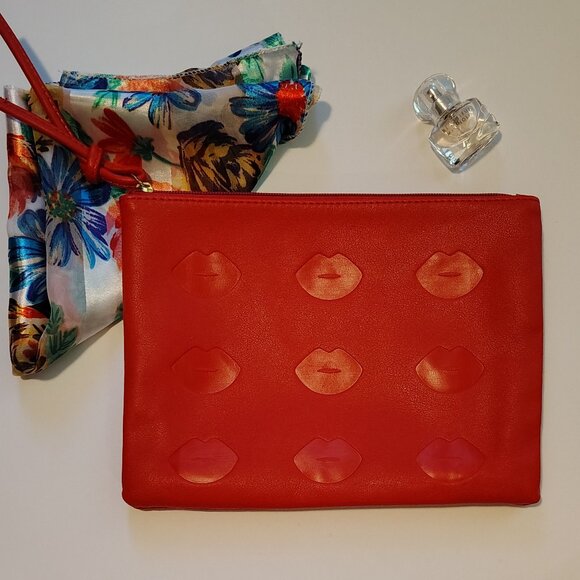Lord & Taylor Red Lips Makeup Cosmetics Bag Clutch - Picture 1 of 6